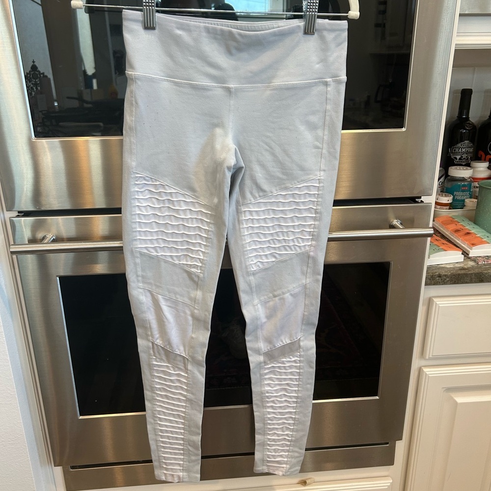ALO Yoga white high waist moto  Leggings size S have wear piling